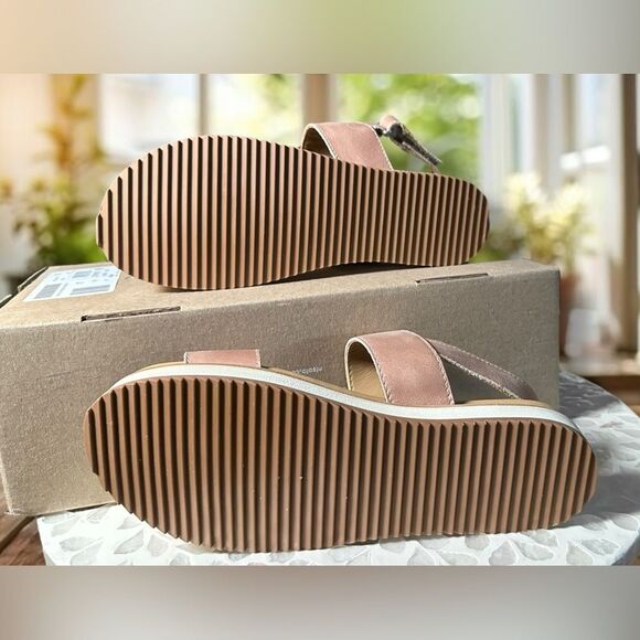 Nisolo Go-To Flatform Sandal - Picture 11 of 15